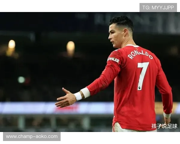 C罗驾照套装限量版发布 球场传奇与驾驶风采完美融合