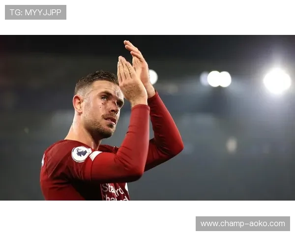 足球巨星深夜床上接电话 突破隐私的瞬间曝光